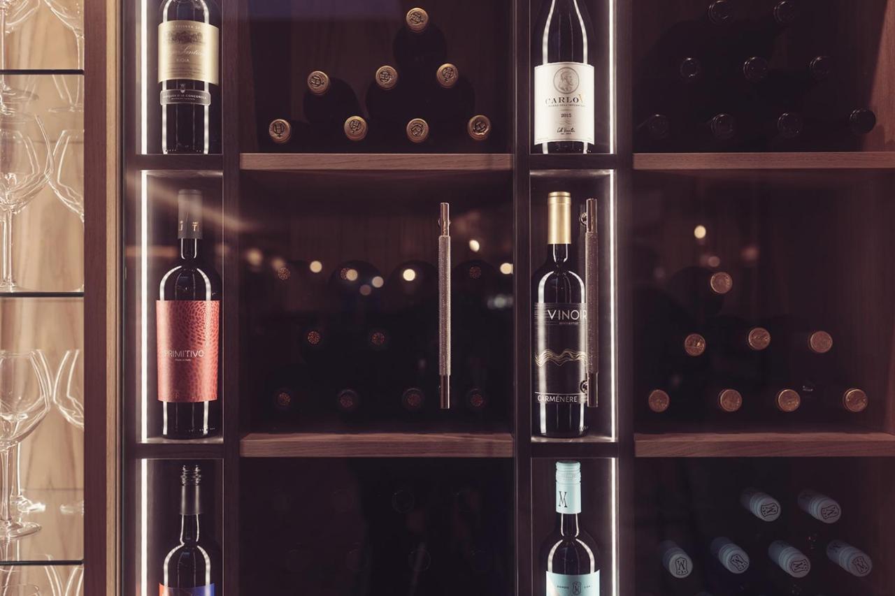 Longlands Inn & Cottages Карнфорт Екстериор снимка Wine bottles in a wine rack