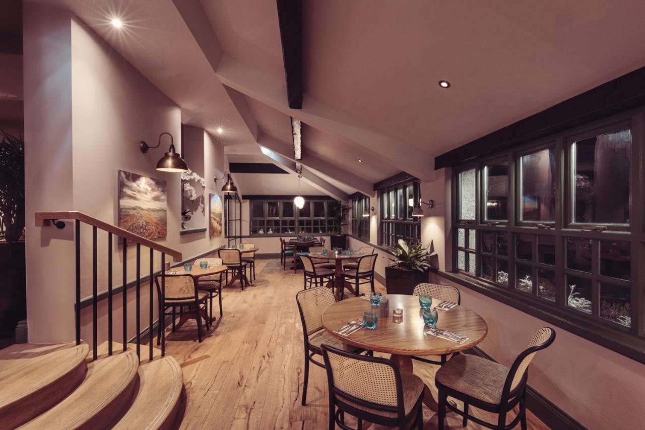 Longlands Inn & Cottages Карнфорт Екстериор снимка The interior of the restaurant