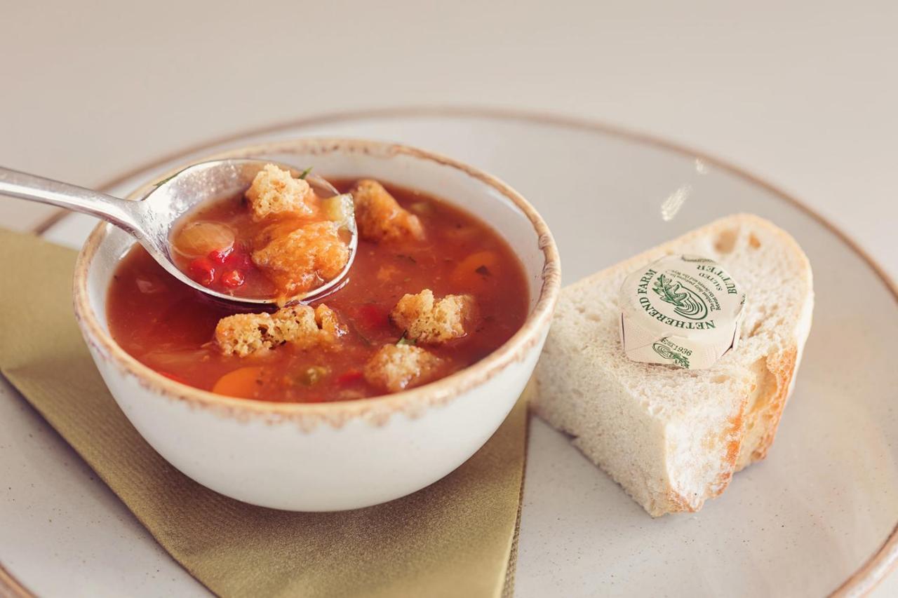 Longlands Inn & Cottages Карнфорт Екстериор снимка A bowl of soup with a bread roll
