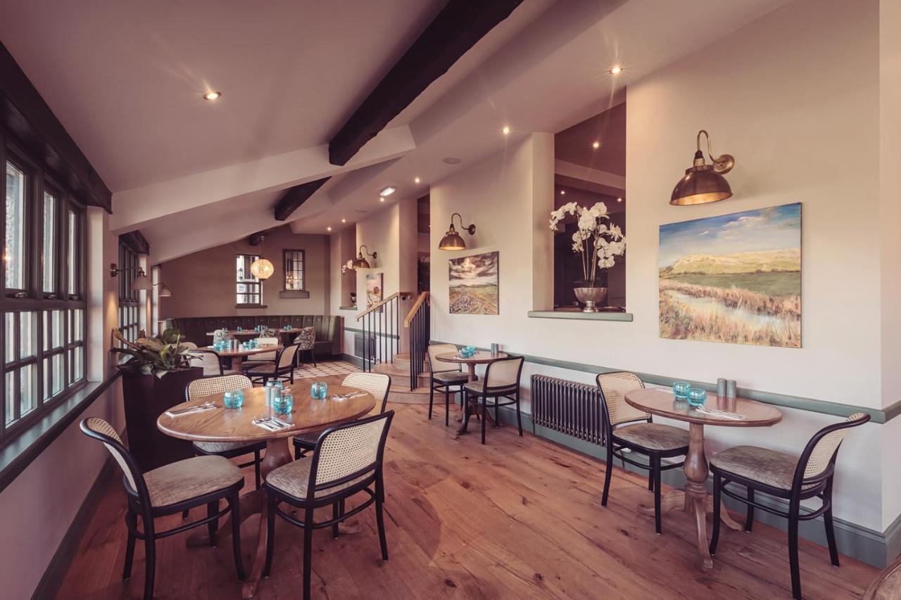 Longlands Inn & Cottages Карнфорт Екстериор снимка The restaurant at The Old Ship Hotel