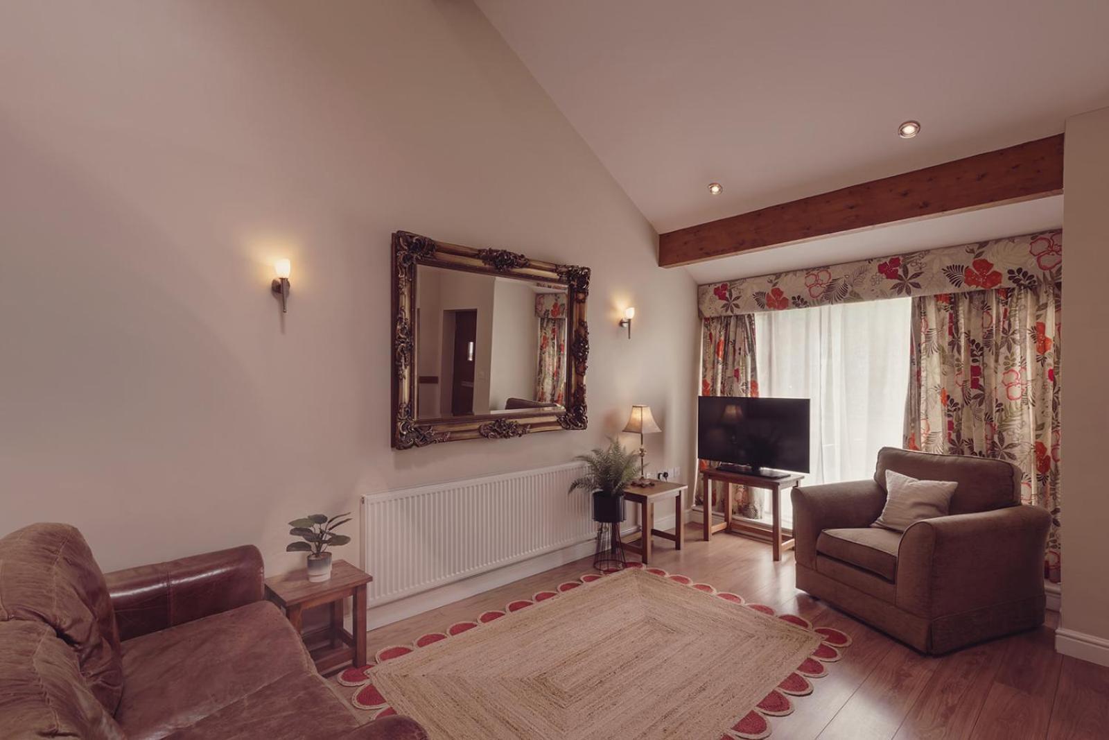 Longlands Inn & Cottages Карнфорт Екстериор снимка The interior of a typical cottage at the resort