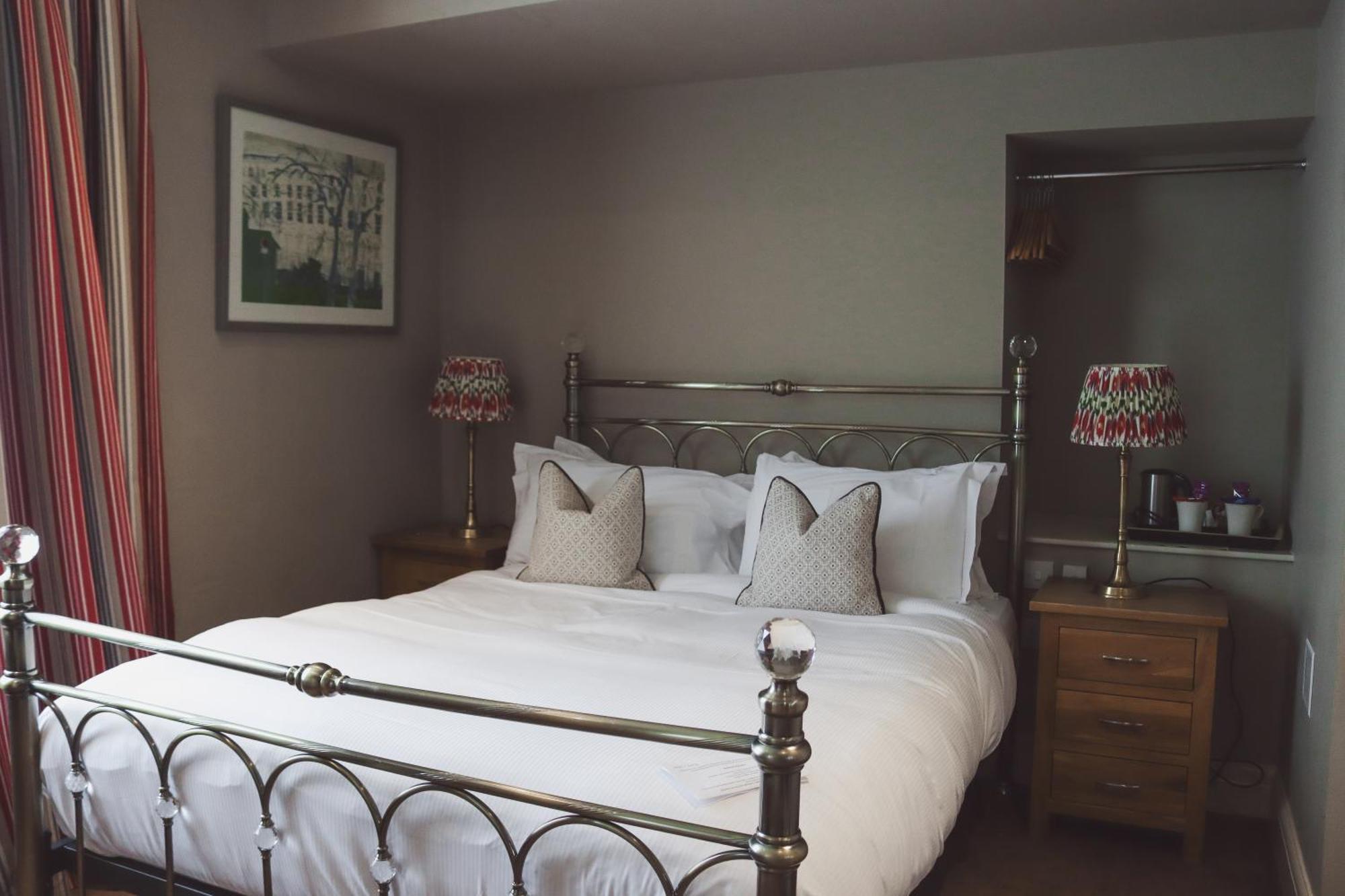 Longlands Inn & Cottages Карнфорт Екстериор снимка A bedroom at The Old parsonage