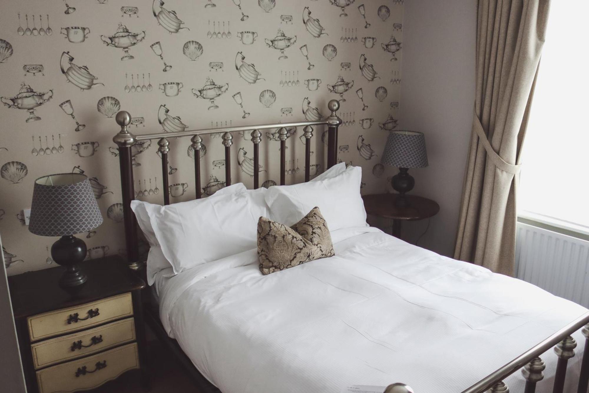 Longlands Inn & Cottages Карнфорт Екстериор снимка A bedroom at the hotel