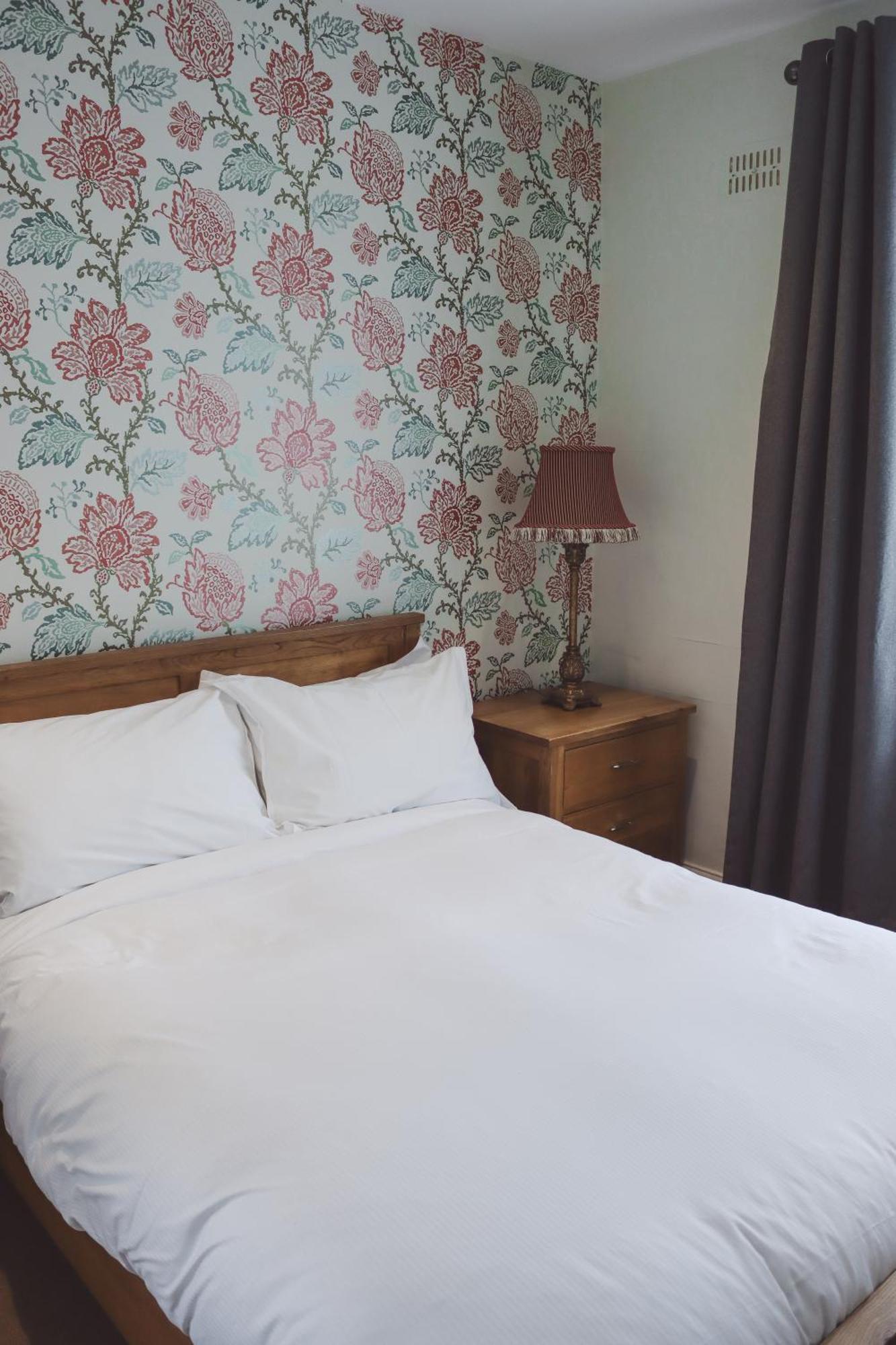 Longlands Inn & Cottages Карнфорт Екстериор снимка A bedroom at the hotel