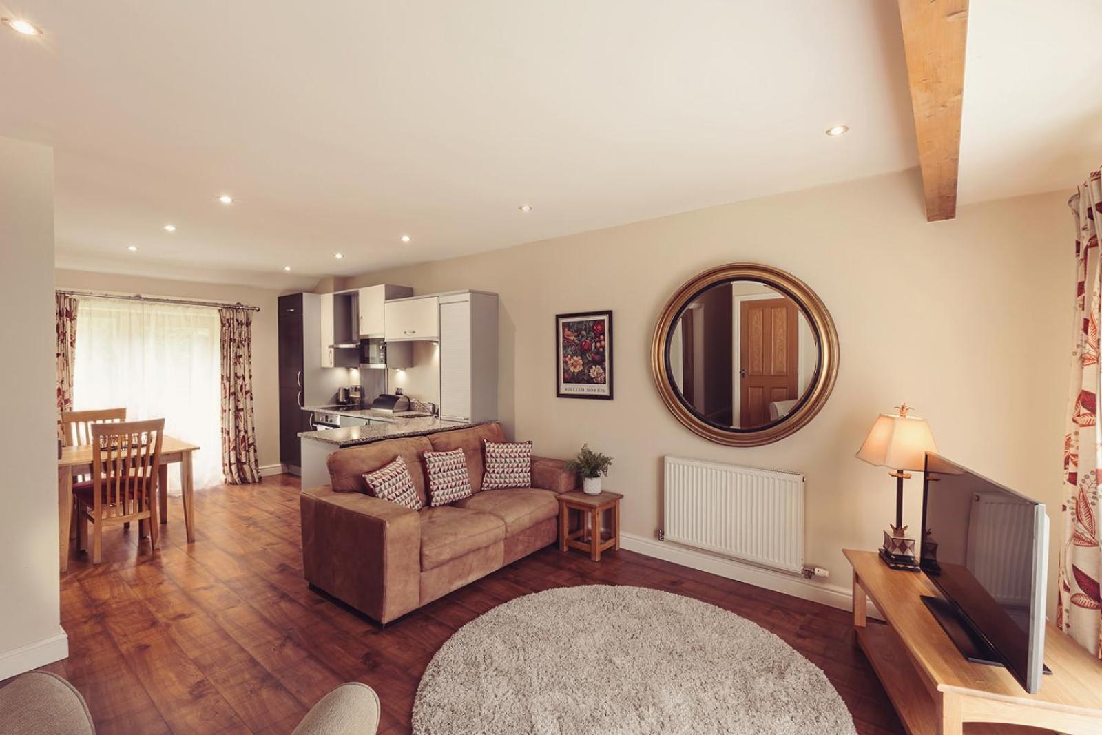Longlands Inn & Cottages Карнфорт Екстериор снимка Interior of a typical apartment