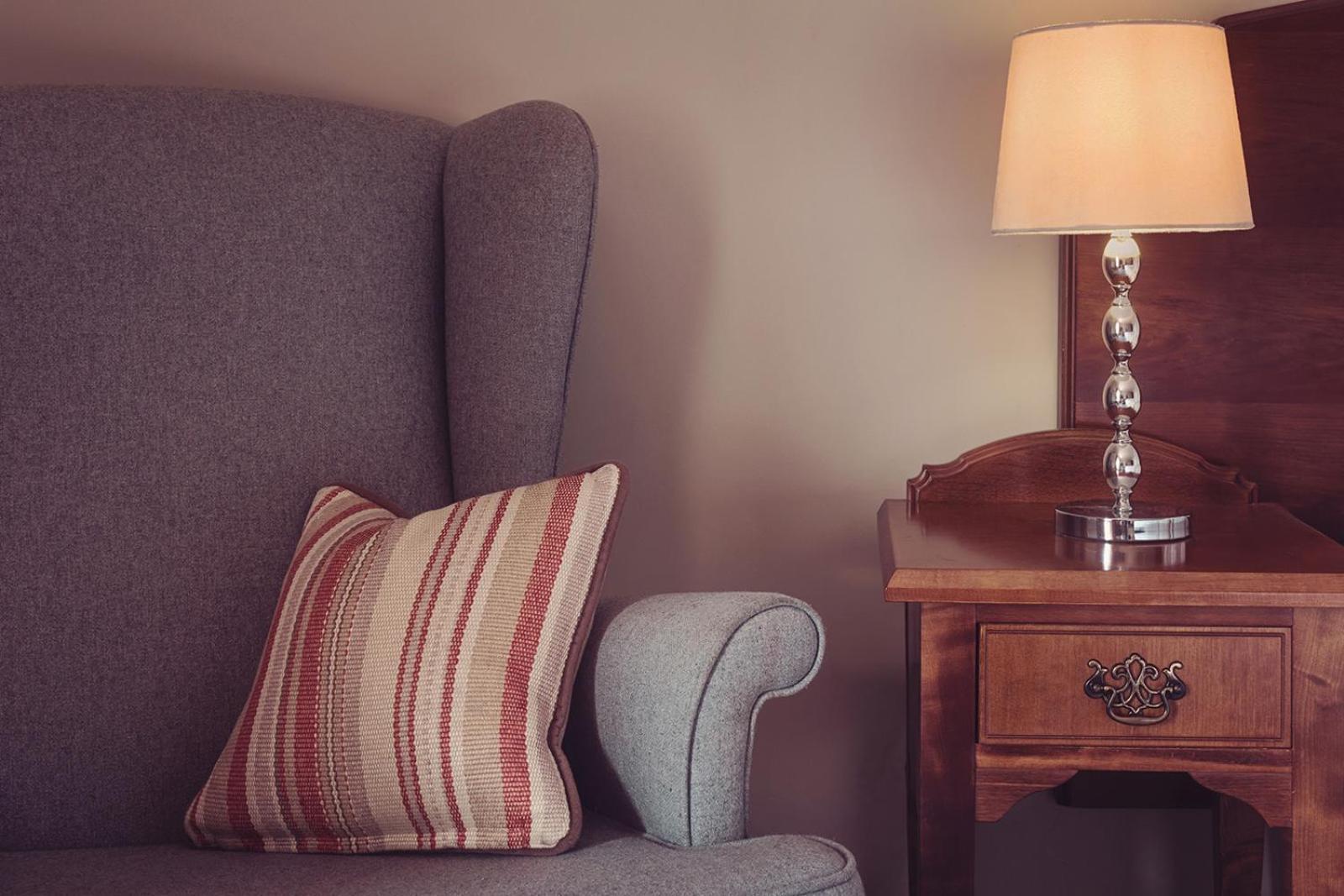 Longlands Inn & Cottages Карнфорт Екстериор снимка A throw pillow on a sofa