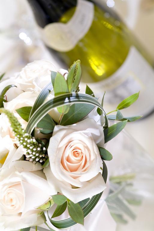 Longlands Inn & Cottages Карнфорт Екстериор снимка Wedding rings